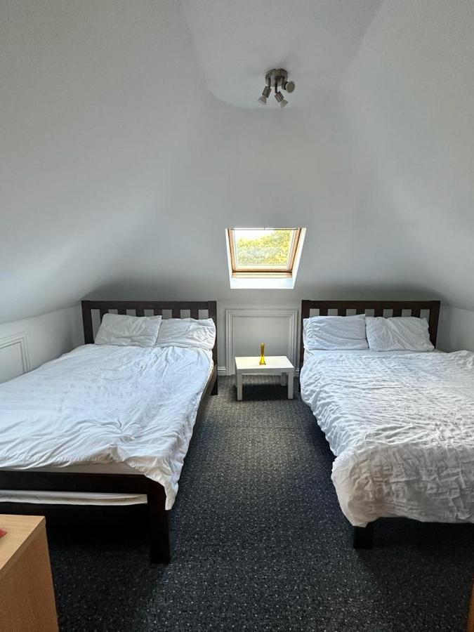Sultania Motel And Catering Hedgerley Exteriör bild